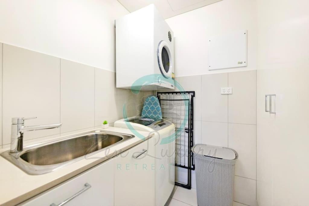 ZEN TOWERS: Cozy Executive 3-BR Family Apt in Darwin City photo 1