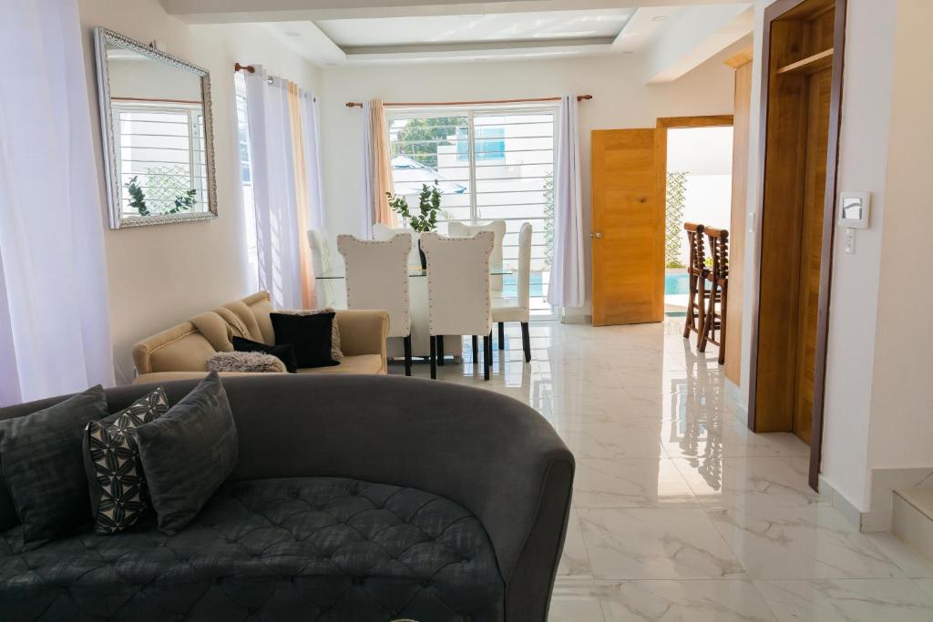 Villa cerca de la playa, centro de la ciudad. photo 4