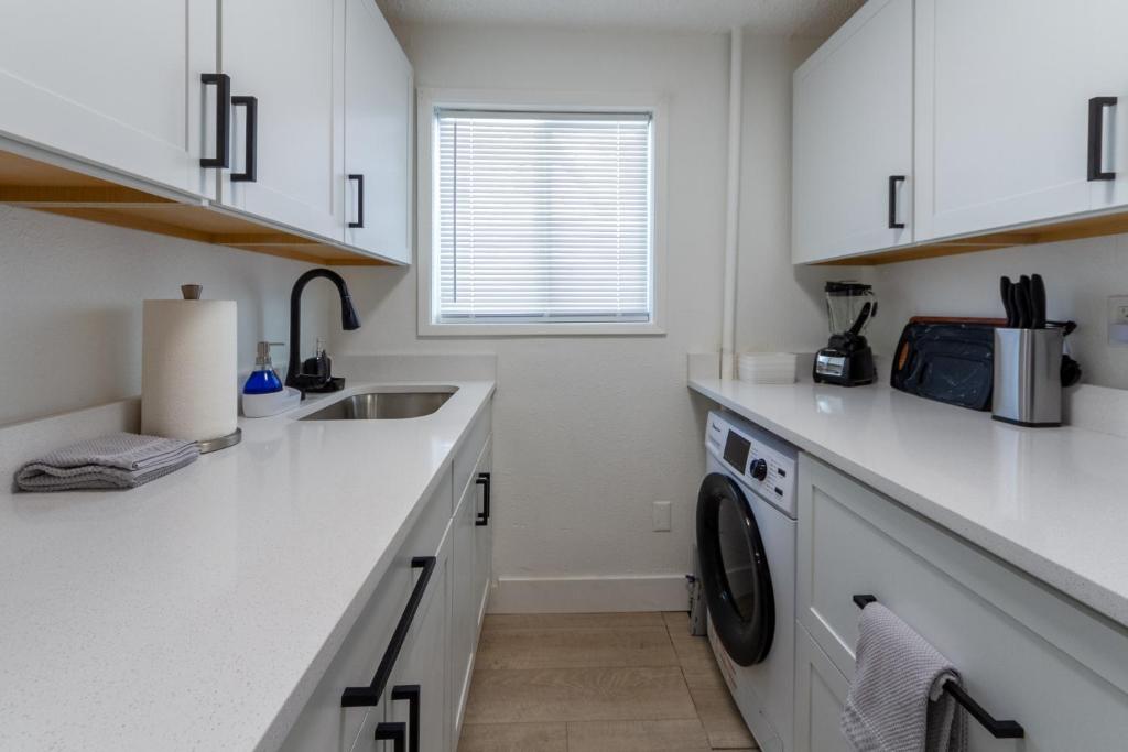 Quaint 1 BD 1 BTH Guest Home Minutes from Gonzaga photo 4