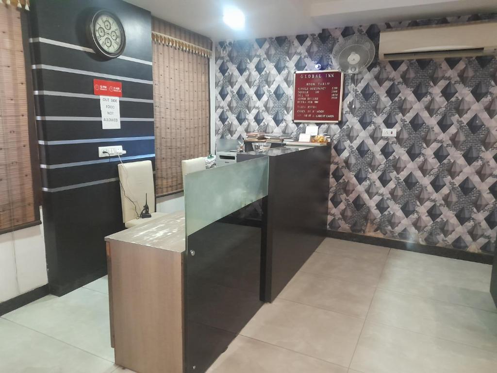 Hotel Global inn Hussainganj Lucknow photo 3