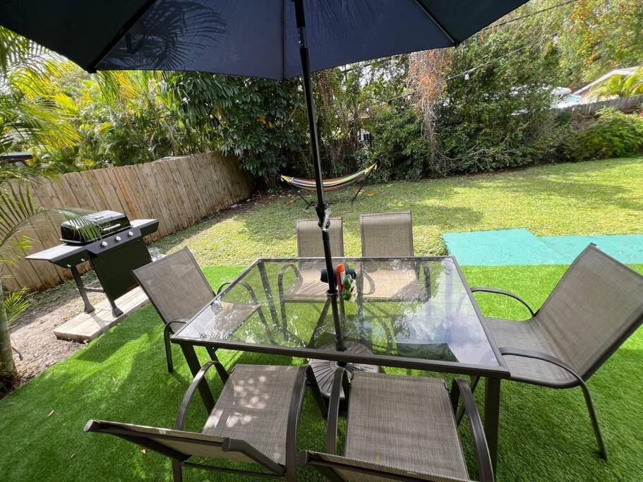 Beautiful 3 Bedroom house in Dania Beach! Hot Tub and Great Location! photo 3