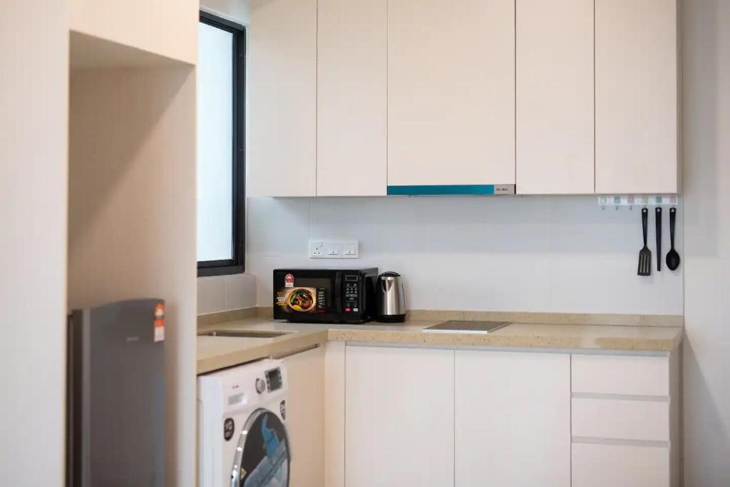 Homely & Cozy 2BR Suite 5mins to Legoland Views photo 2