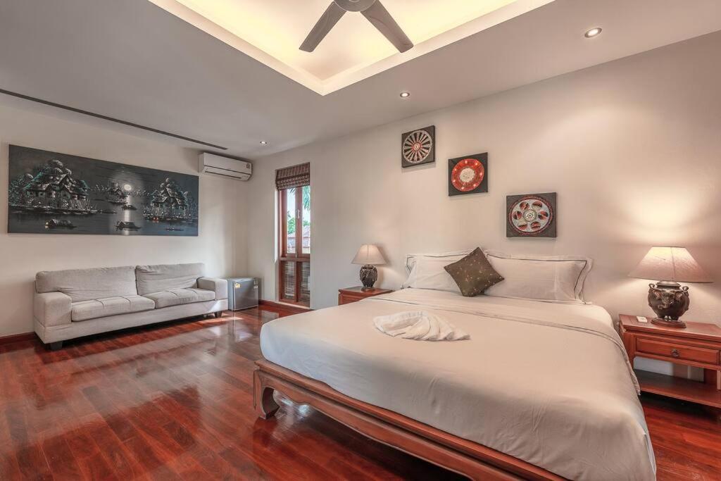 Luxurious 5-Bedroom , 24 hour security , jacuzzi ! photo 4