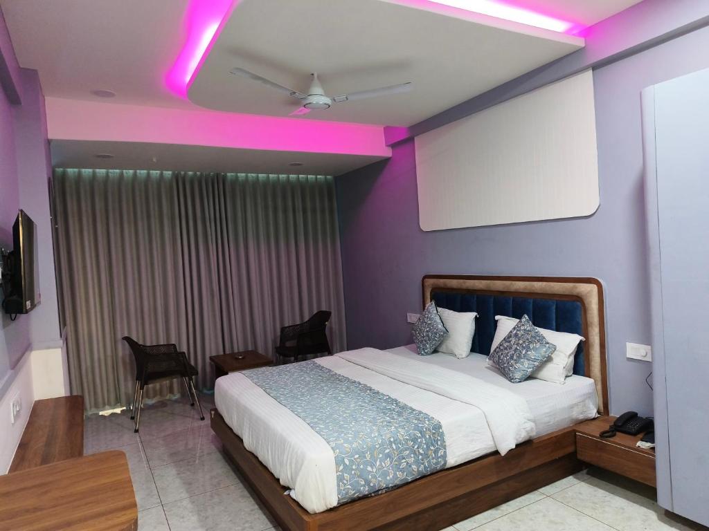 HOTEL HONEY AC ROOMS