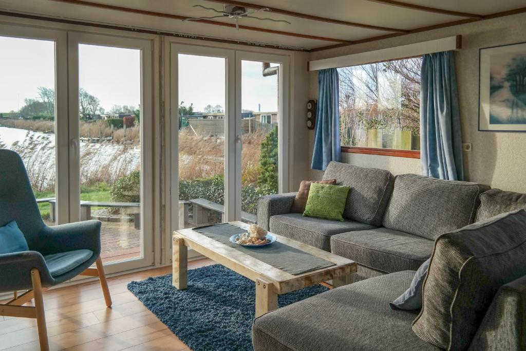8 pers House 'Capitein Theis' with seaside in front of the Lauwersmeer photo 4