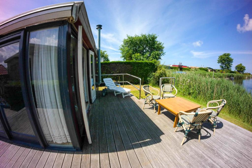 Chalet Valentina directly on the Lauwersmeer photo 1