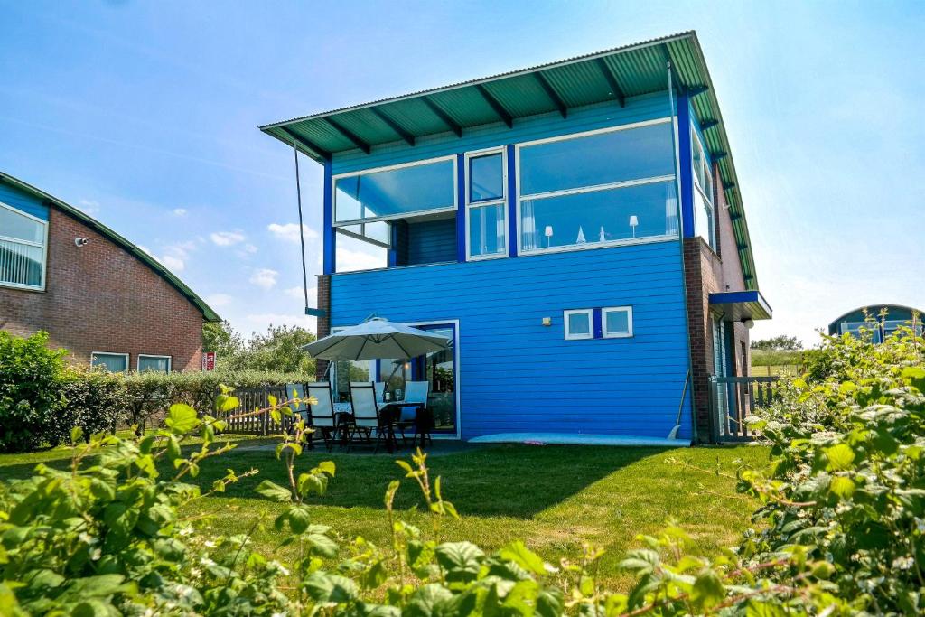 6pers. Lauwersmeer Lakefront. Nirvana house with sauna, pellet stove
