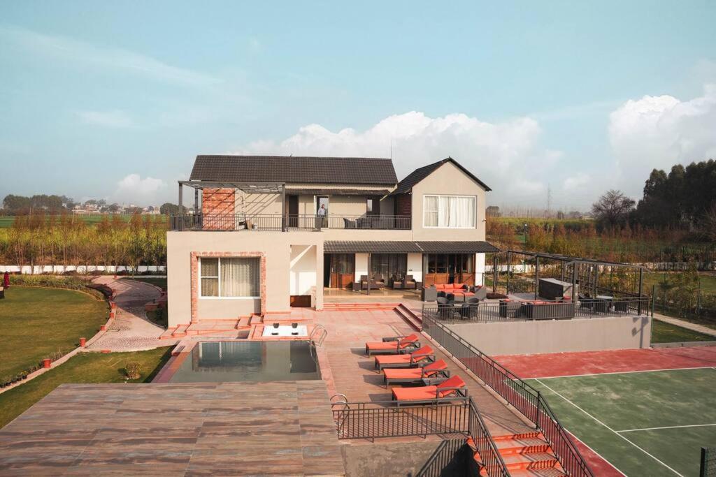 Falak Farms- Villa with Pool,Jacuzzi in Chandigarh photo 3