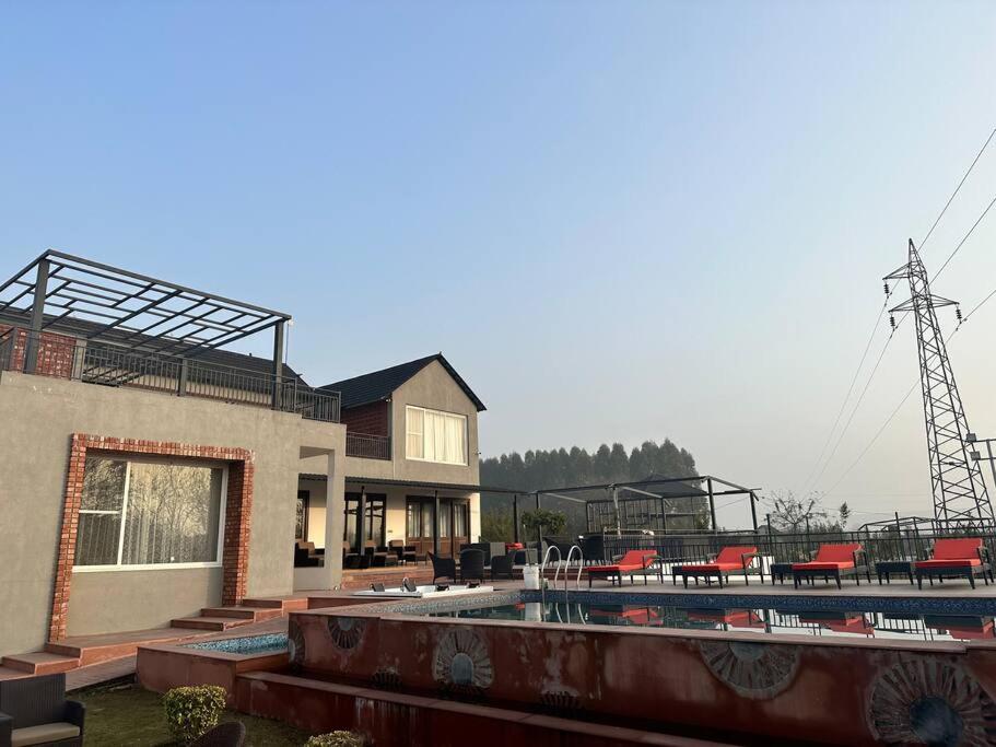 Falak Farms- Villa with Pool,Jacuzzi in Chandigarh photo 4