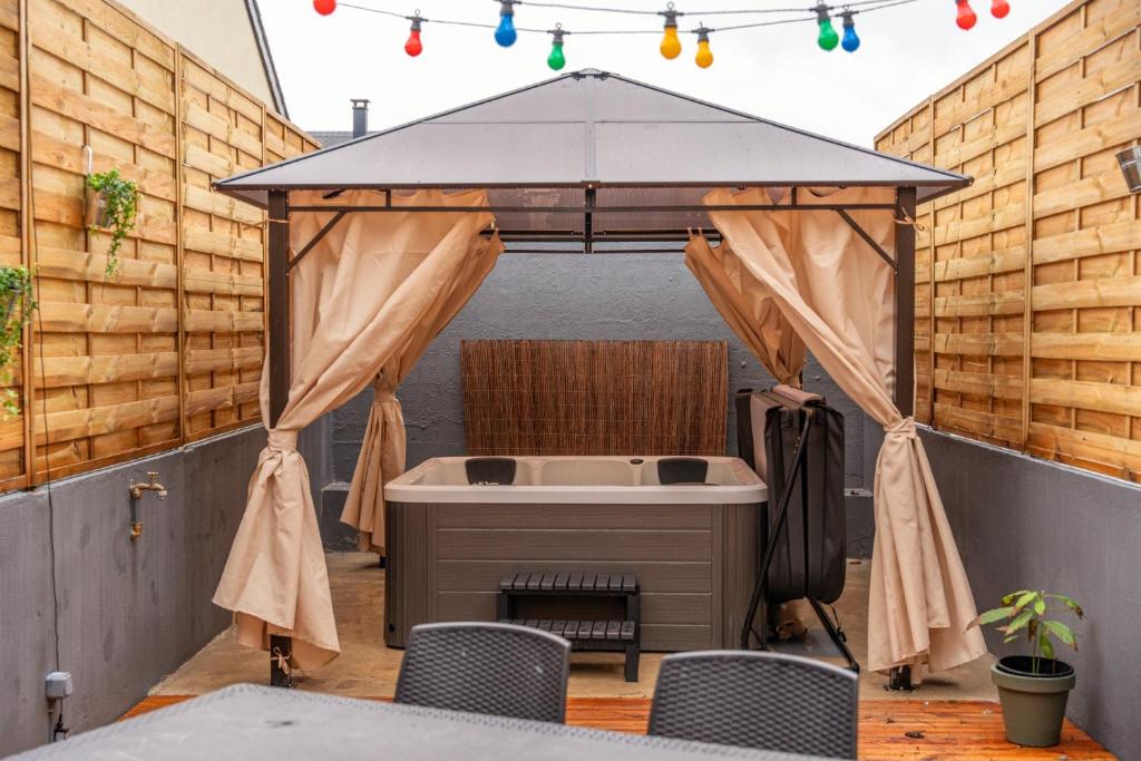 Maisonnette & Jacuzzi photo 2