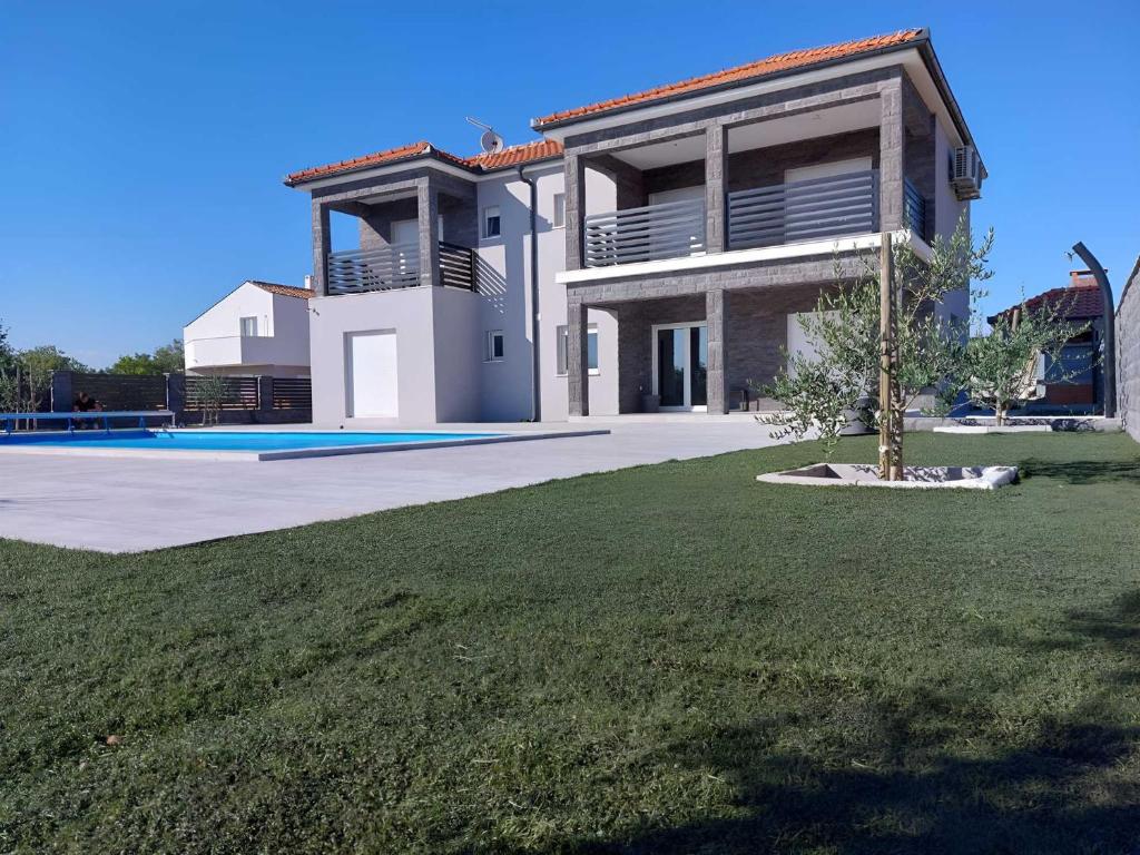 Villa Ela with heated pool photo 3