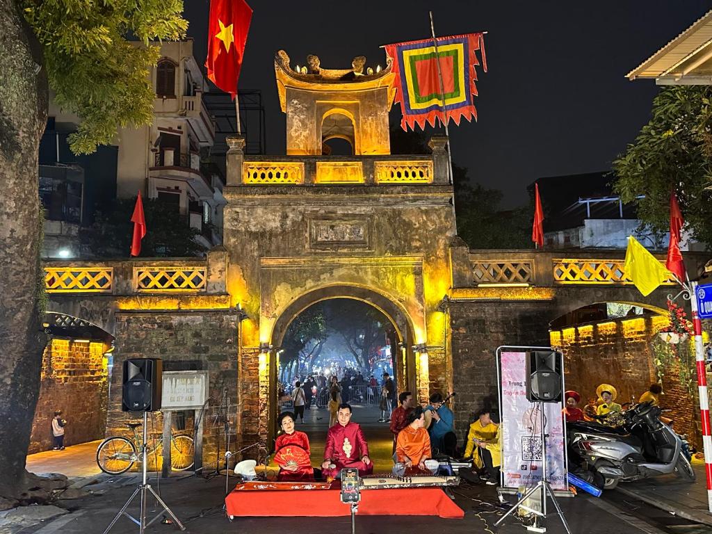 The Gate Hanoi 11 O Quan Chuong