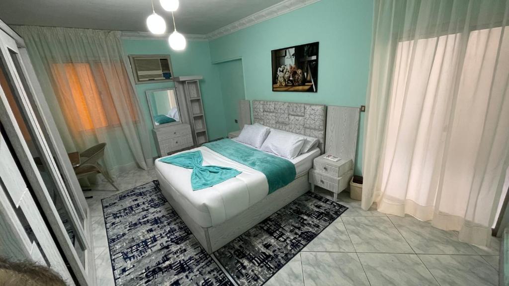 New Cozy Apartment 10 Minutes away from Cairo Airport and all Amenities bedside Radisson Blu Hotel, Cairo