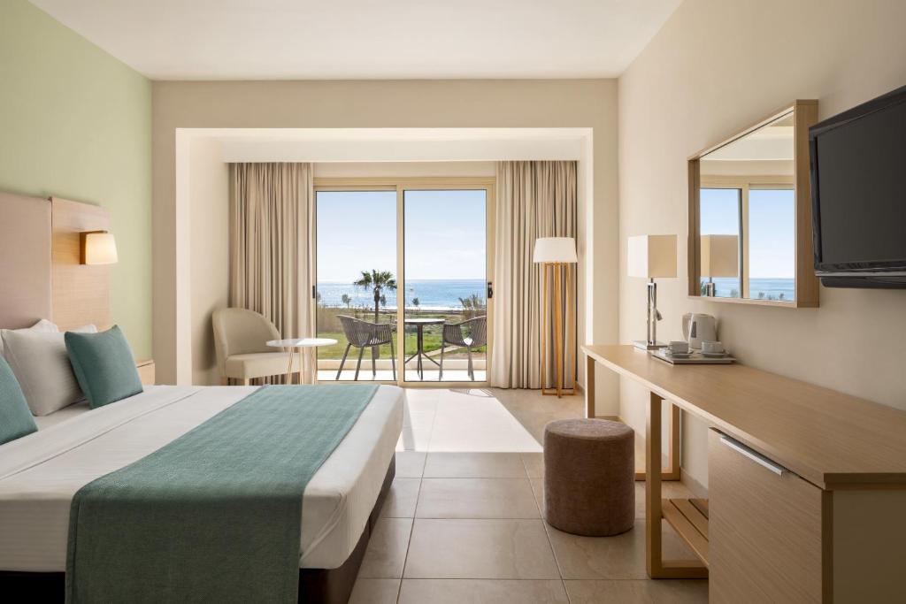 Ramada Hotel & Suites by Wyndham Ayia Napa photo 3