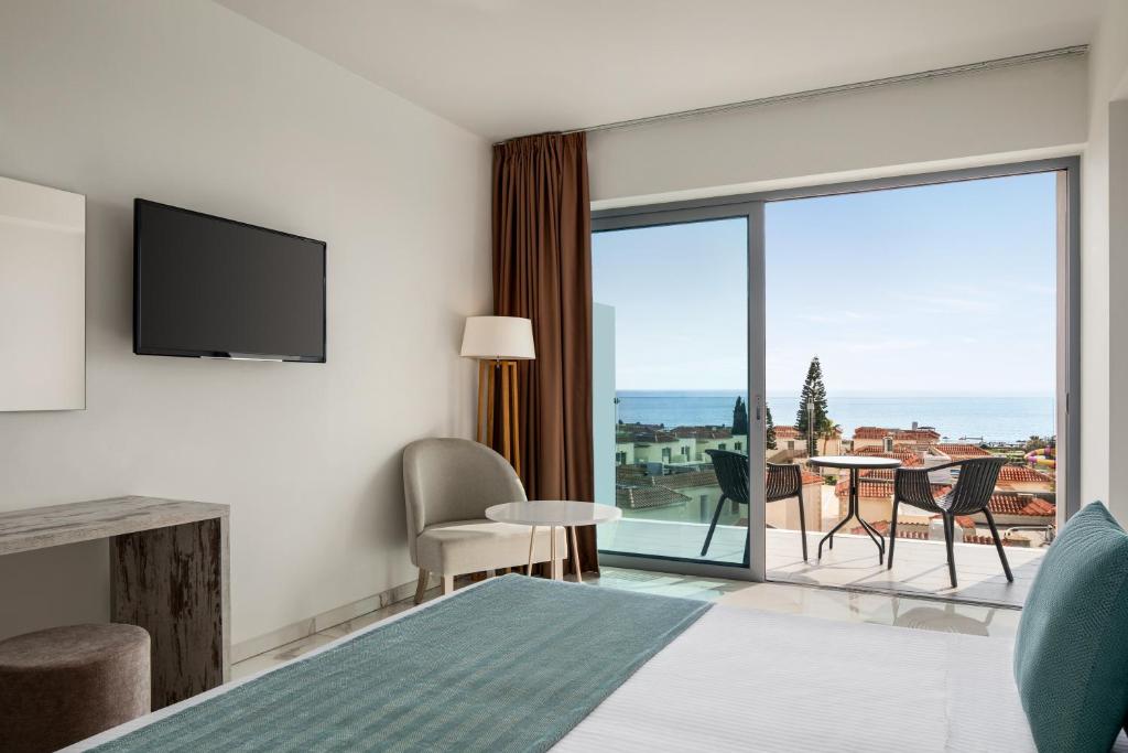 Ramada Hotel & Suites by Wyndham Ayia Napa photo 4