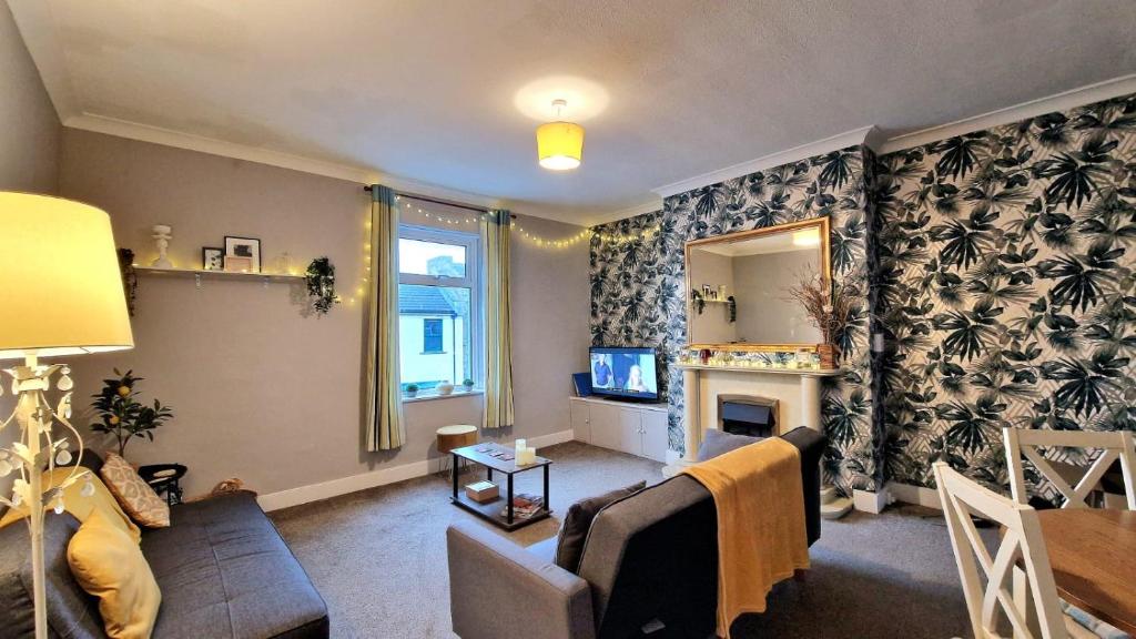Brodie's Hideaway: Stylish two-bed Amble apartment