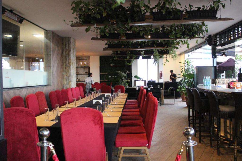Monarch Hotel photo 2