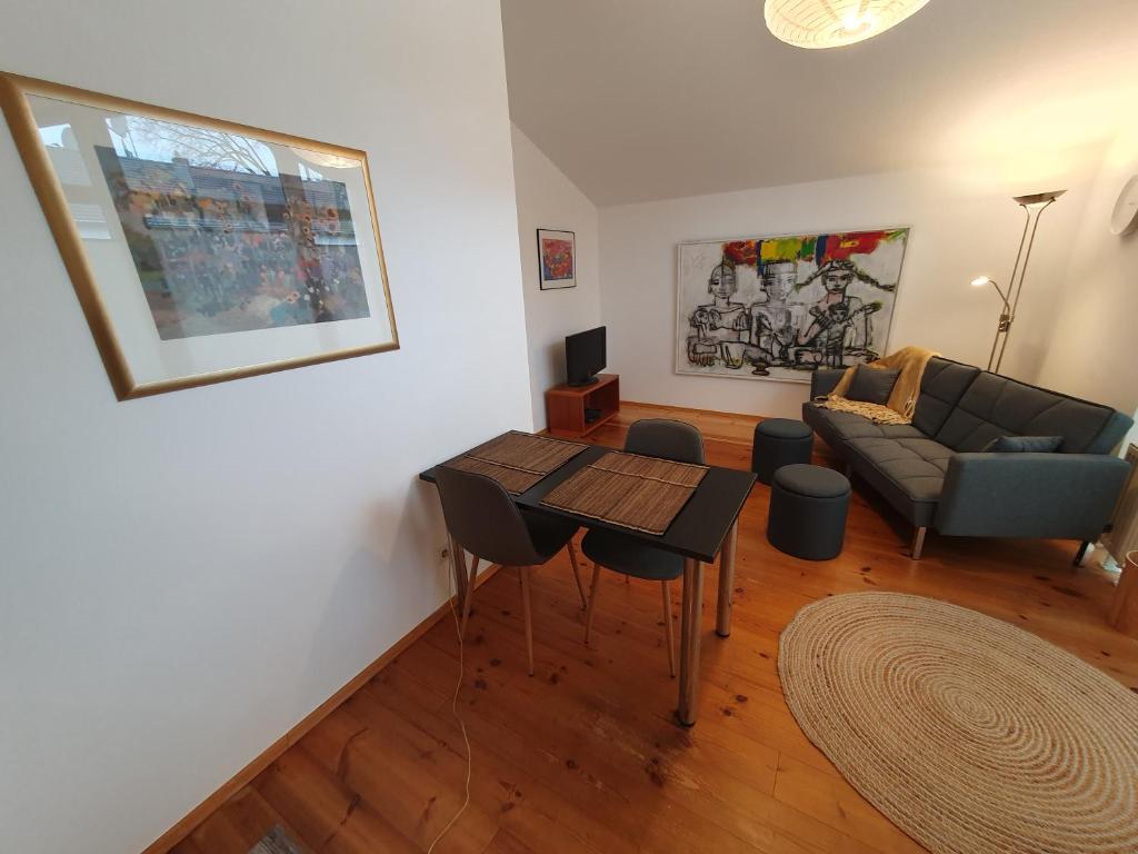 Wohnung am Rhein, 20 Minuten von Bonn/ 45 Minuten von Köln. Möbliert perfekt für Wochenendfahrer/in photo 3