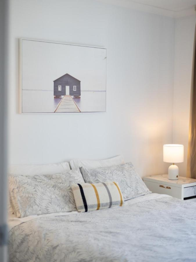 Central 2BR APT for 6PPL w free parking South BNE - Tap to explore photos