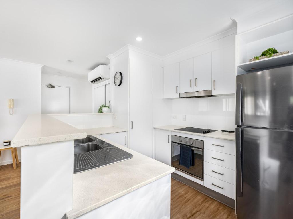Central 2BR APT for 6PPL w free parking South BNE - Tap to explore photos