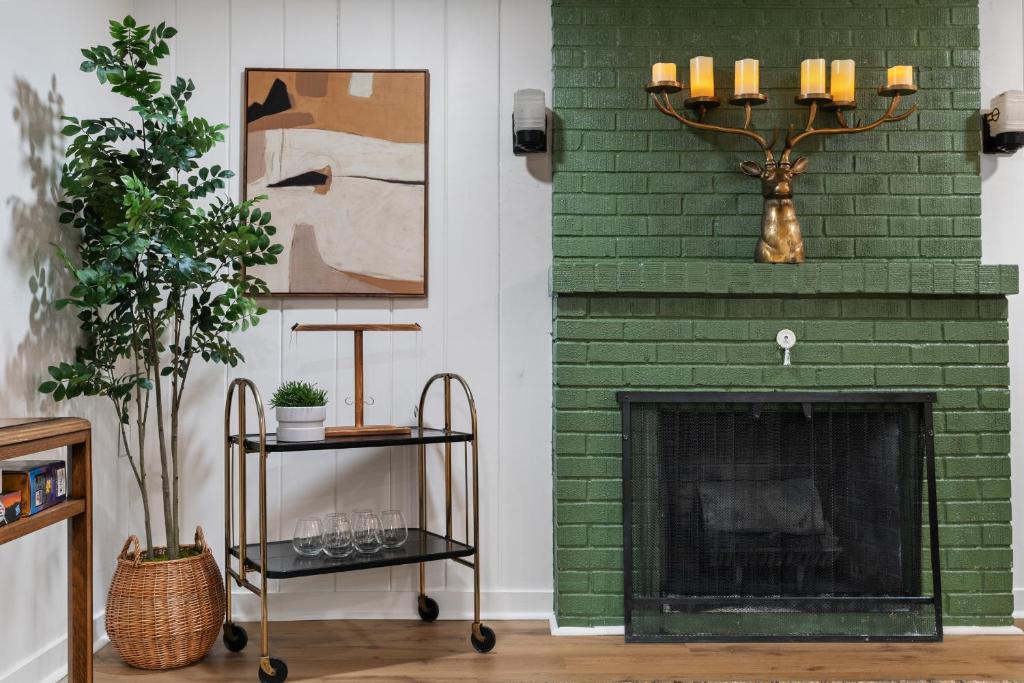 Newly Remodeled Bright & Cozy Basement Apartment image