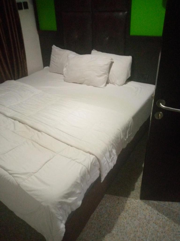 5 bedroom Apartments at Chevron drive photo 2