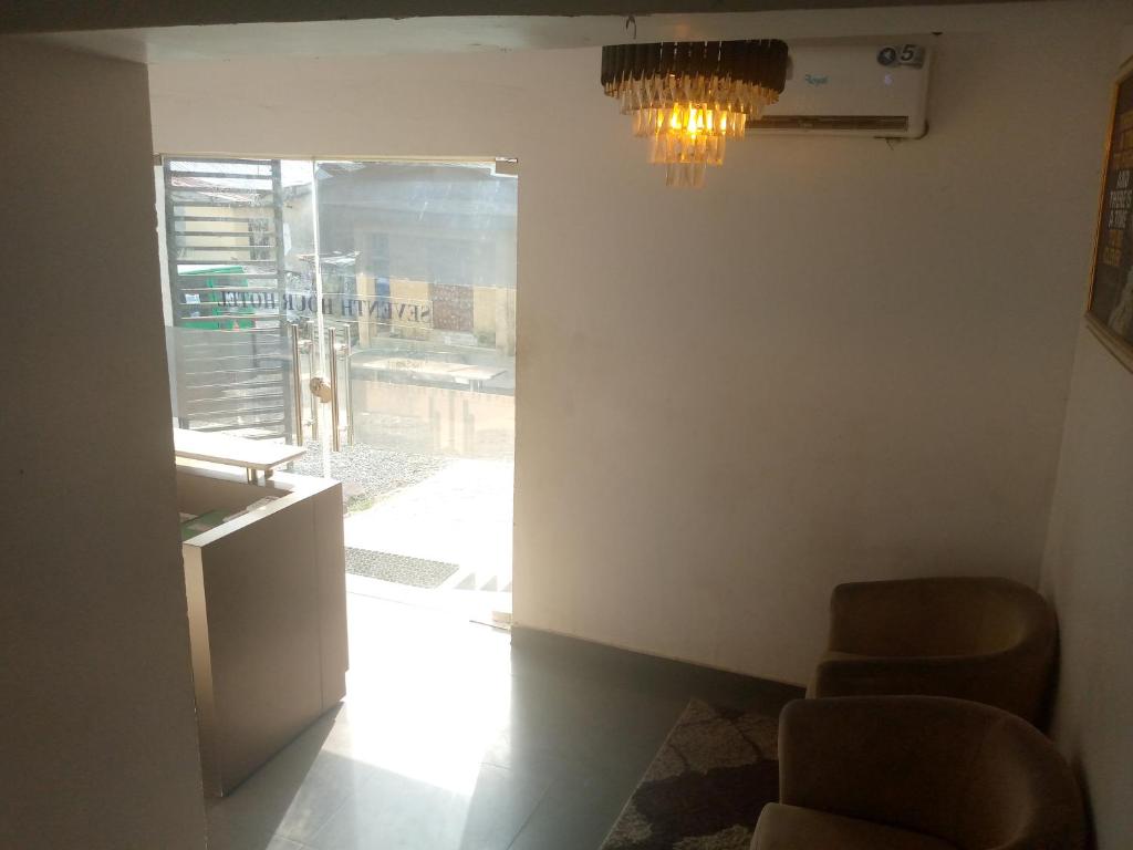 5 bedroom Apartments at Chevron drive photo 4