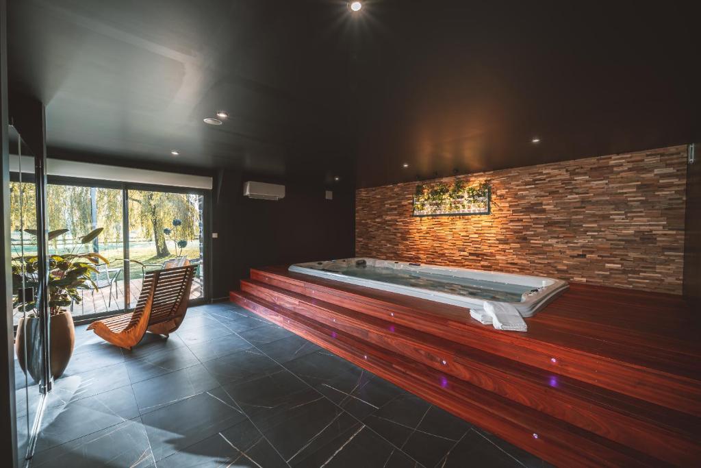 Love gite avec Spa nage privatif et espace coquin - Le Secret de l'Elixir
