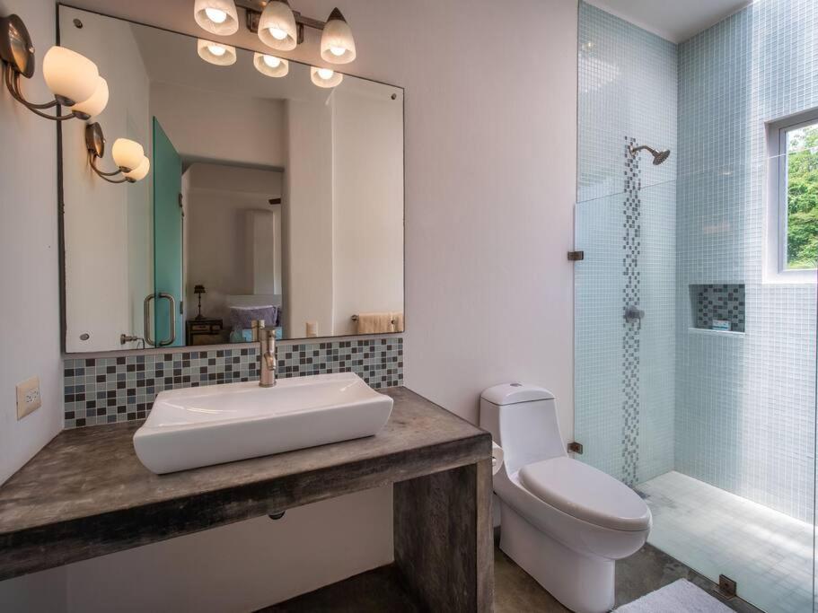 Casa Volare - Contemporary Oceanfront Villa photo 4