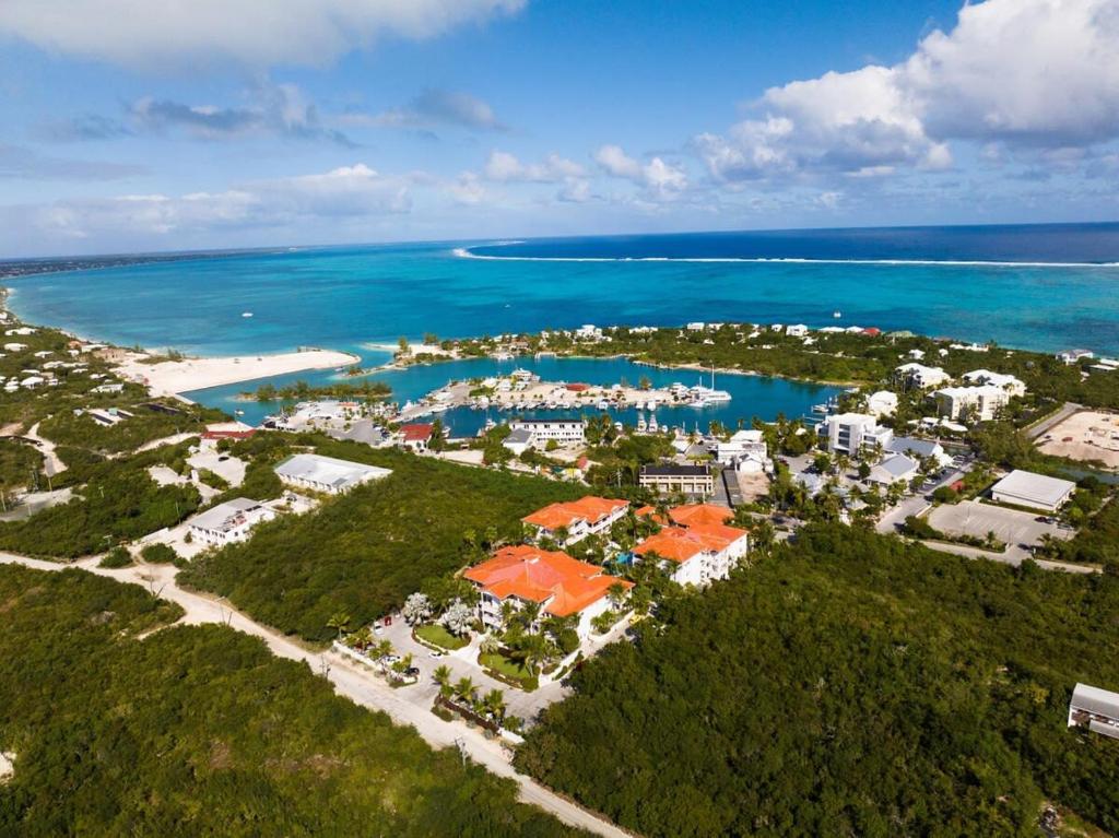 NEW Tropical Penthouse 2 Pools Beach 10min Walk photo 4