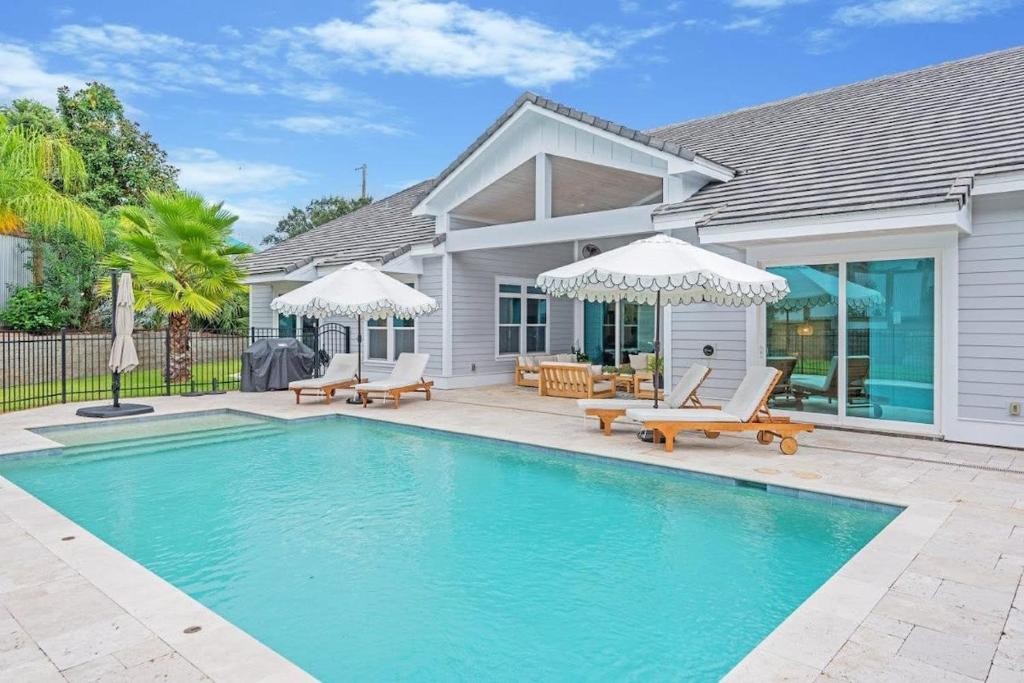 SOUTHERN SEABREEZE 5BR POOL & BEACH by Barclé