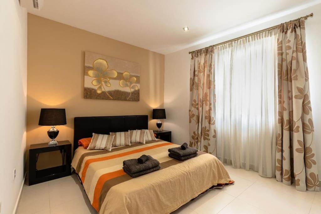 Luxury Designer finish Seaside Apartment photo 3