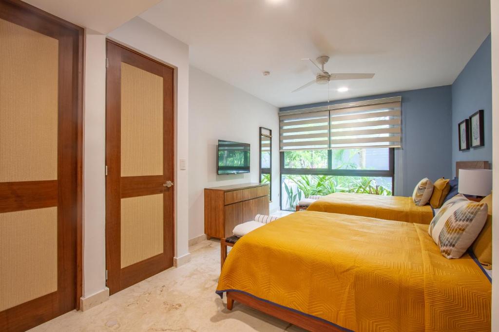 Tropical Retreat Pools Golf Gym Jungle Views photo 1