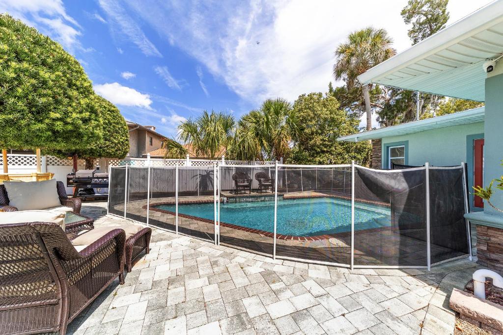 Island home on Kings Bay - manatees at the dock! photo 2