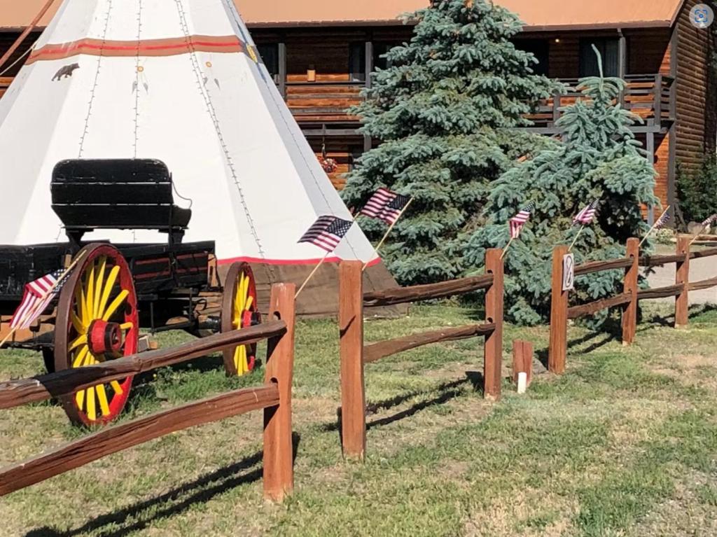 Ute Bluff Lodge, Cabins and RV park photo 1