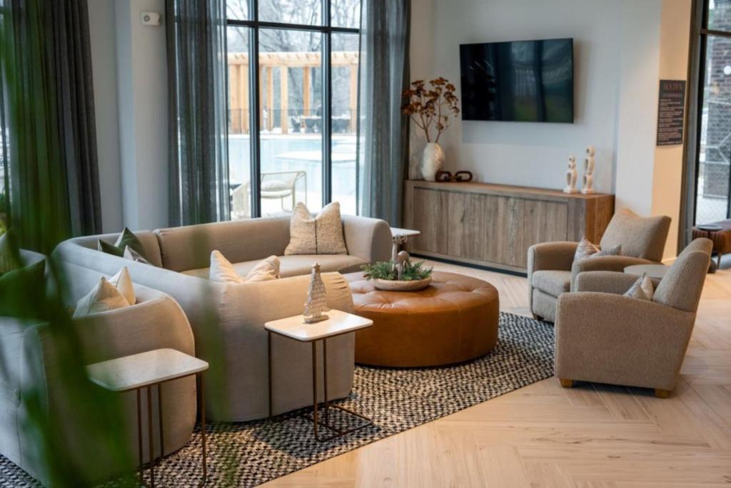 Elegant, Spacious 3BR 2B Apt Perfect for Long Stays photo 1