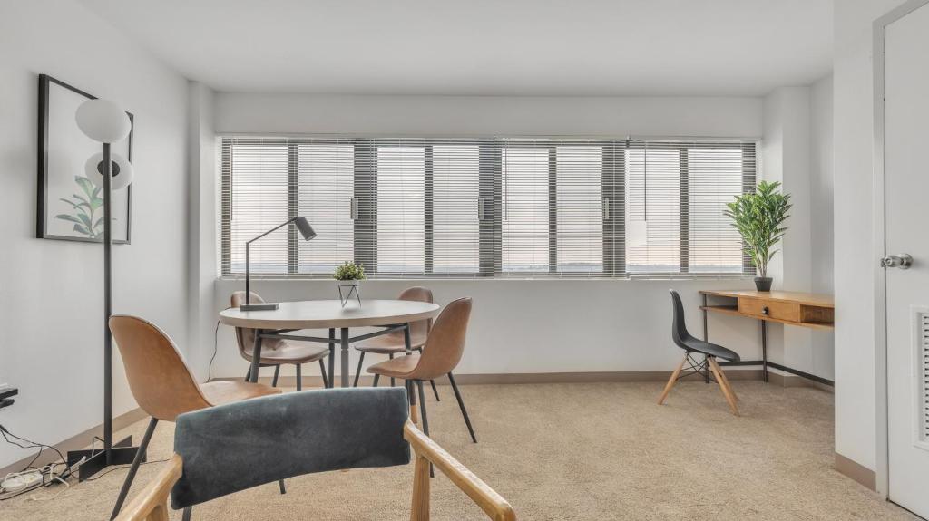 Professional 2br Apartment I Near Hospitals Pp photo 2