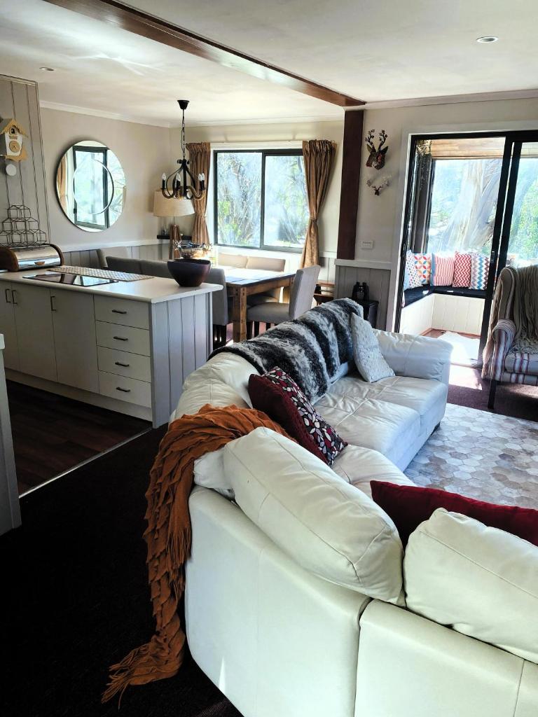 Mountain Retreat Suitable for 2 Families, Sleeps 8 photo 3