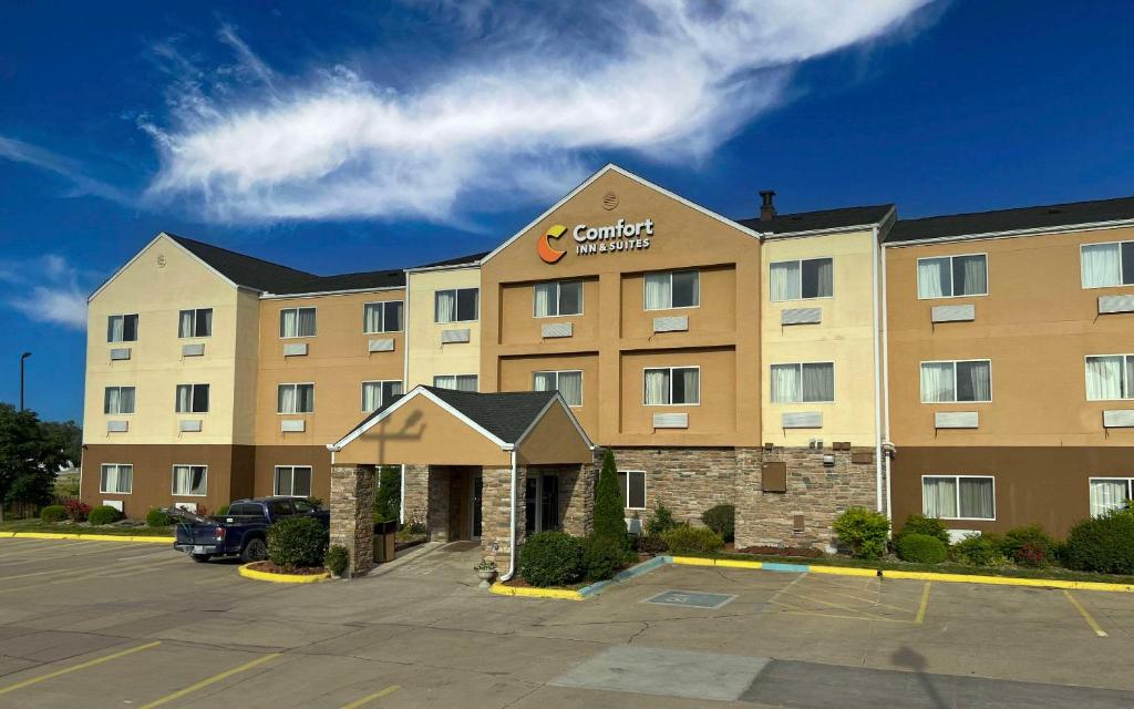 Comfort Inn & Suites Coralville - Iowa City near Iowa River Landing photo 1