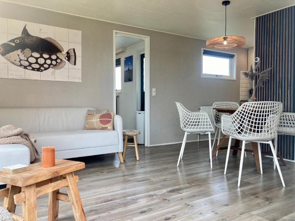 'Lauwers Loft' Holiday home 4 pers with lake view in front of the Lauwersmeer photo 2