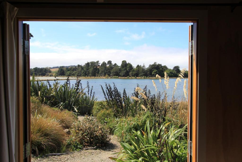 The Bird Hide - rustic luxury by the water photo 2