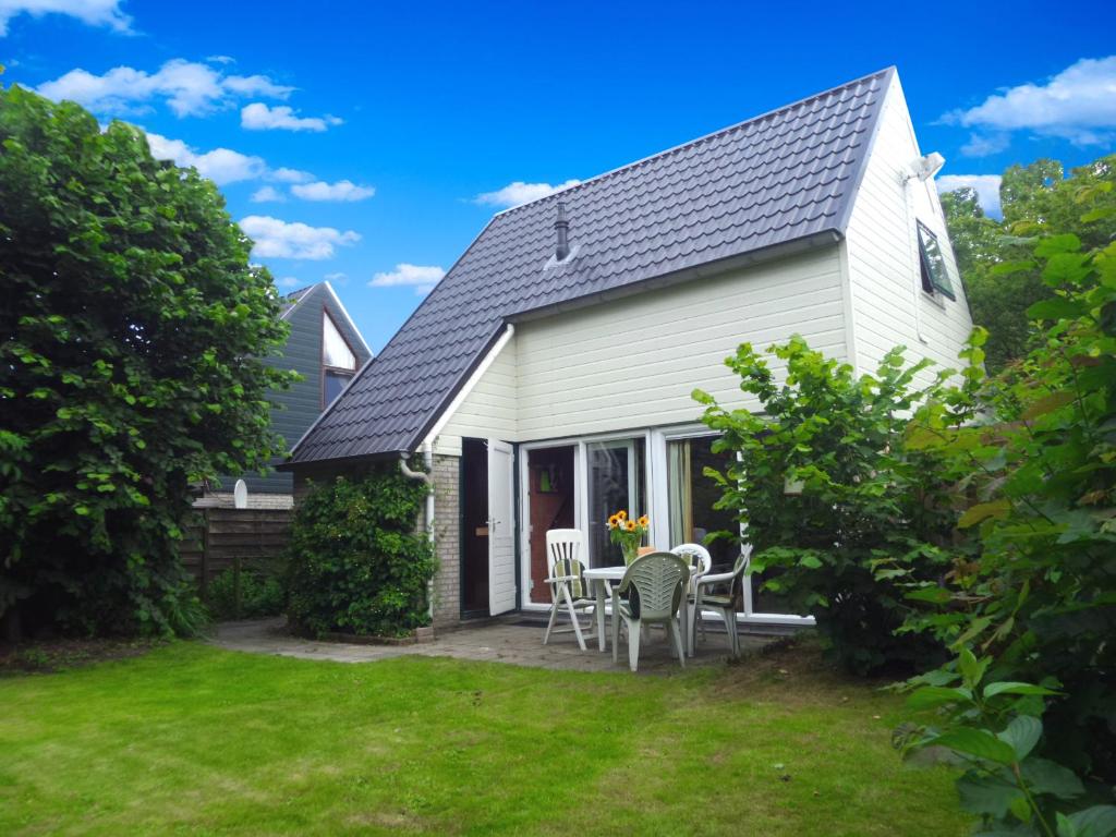 Fee 5 pers Modern holiday home with sauna and fenced garden