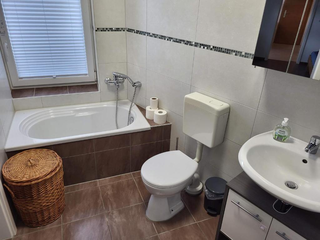 Einzelwohnung im EG mit Terrasse und AC photo 4