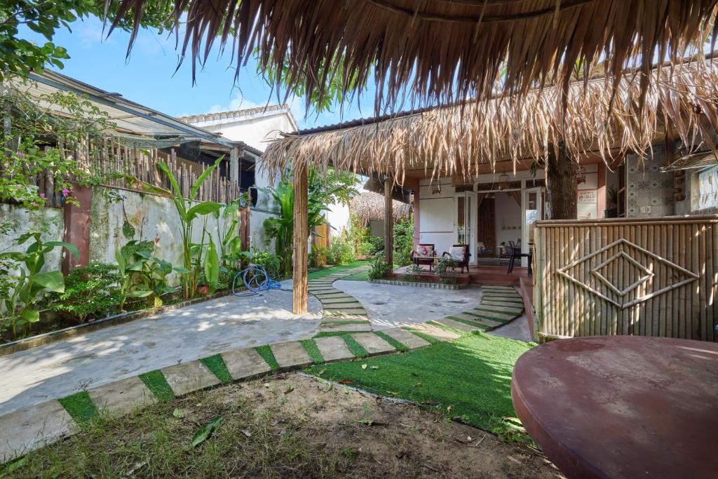Bamboo Garden House by Hoa photo 2