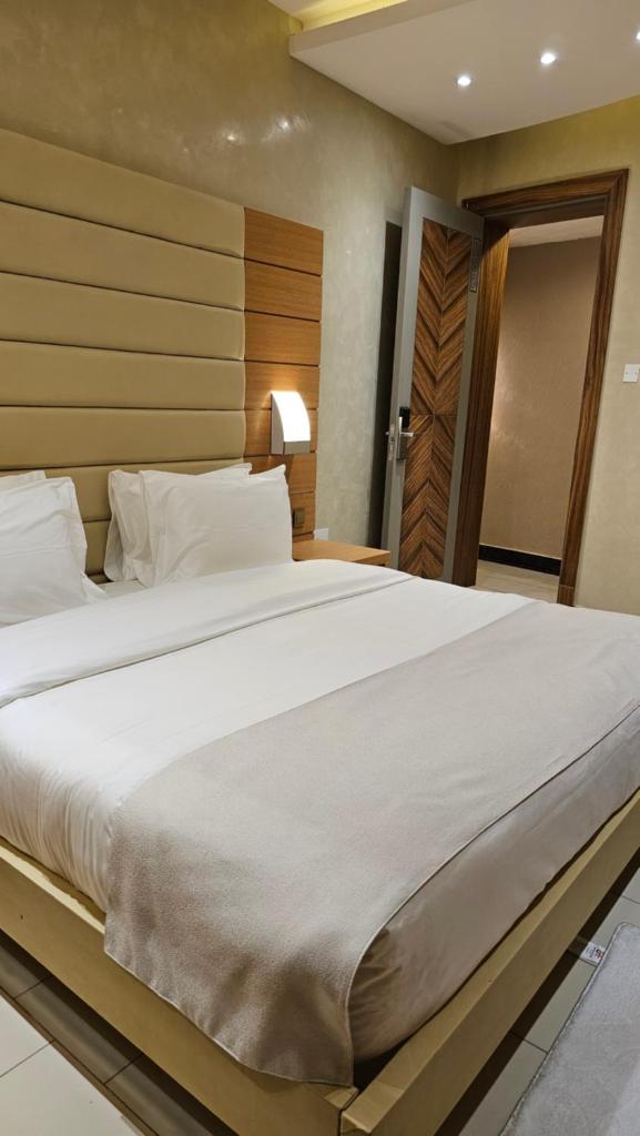 Grik Hotel - Entebbe photo 2