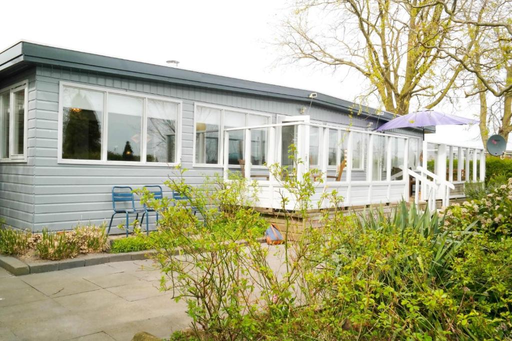 Bijzonder chalet An der Marina met sauna photo 1