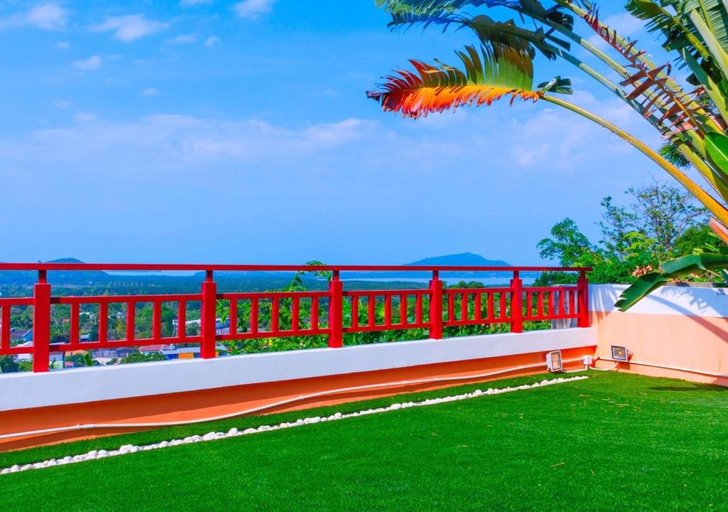 2 Bedrooms Sea view villa in Phuket town