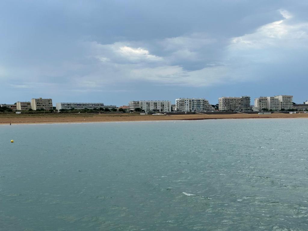Bord de mer vue panoramique avec parking privé photo 1