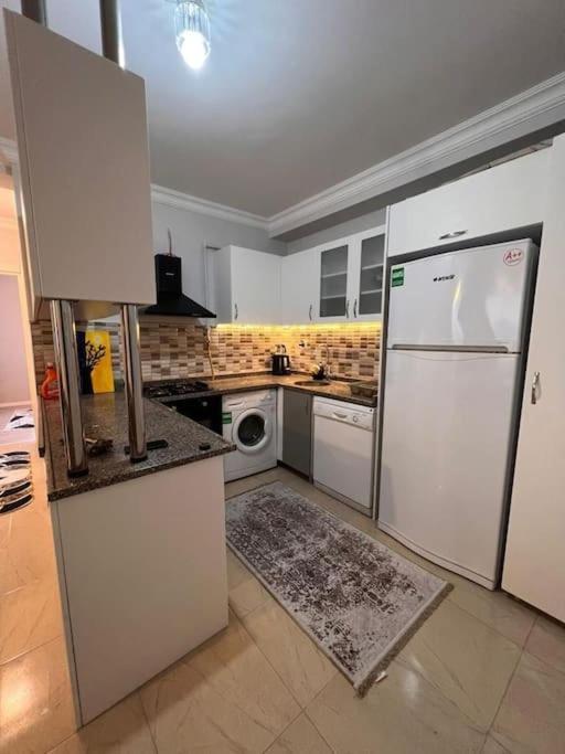 2 Bedroom unit central location 4BED VIEW photo 1