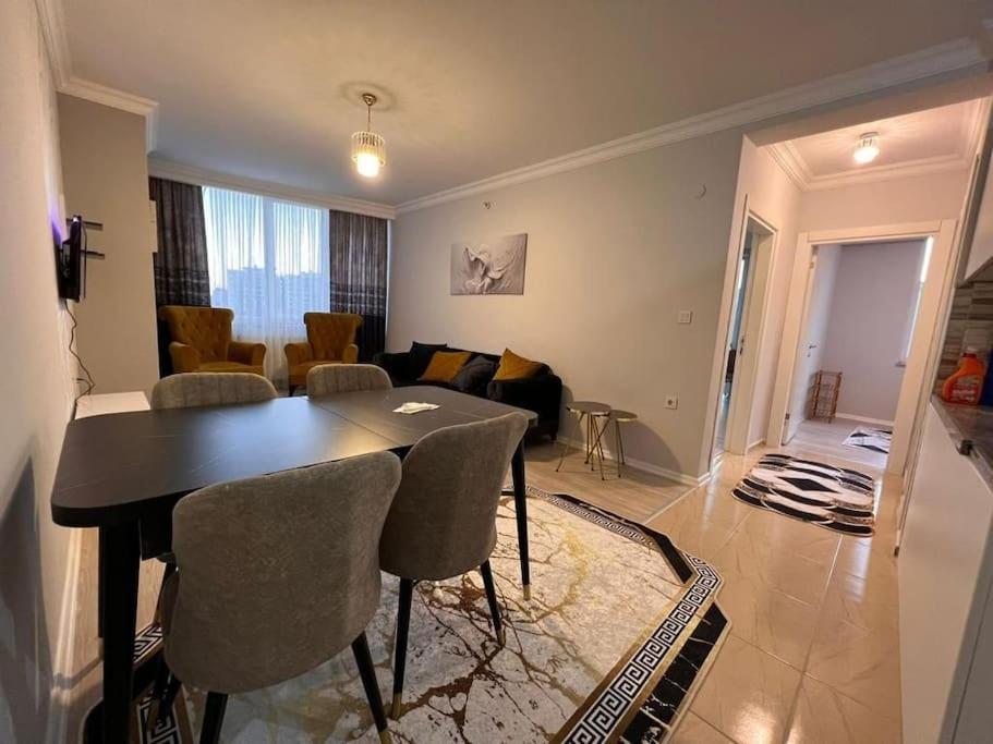 2 Bedroom unit central location 4BED VIEW photo 3